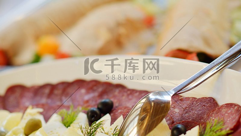 揭秘临期零食：批发厂家直销背后的秘密